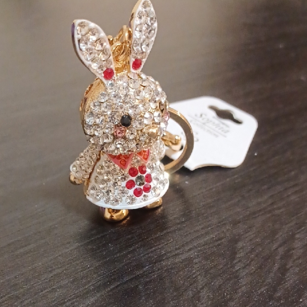 Adorable Crystal Bunny Keychain - Picture 2 of 4